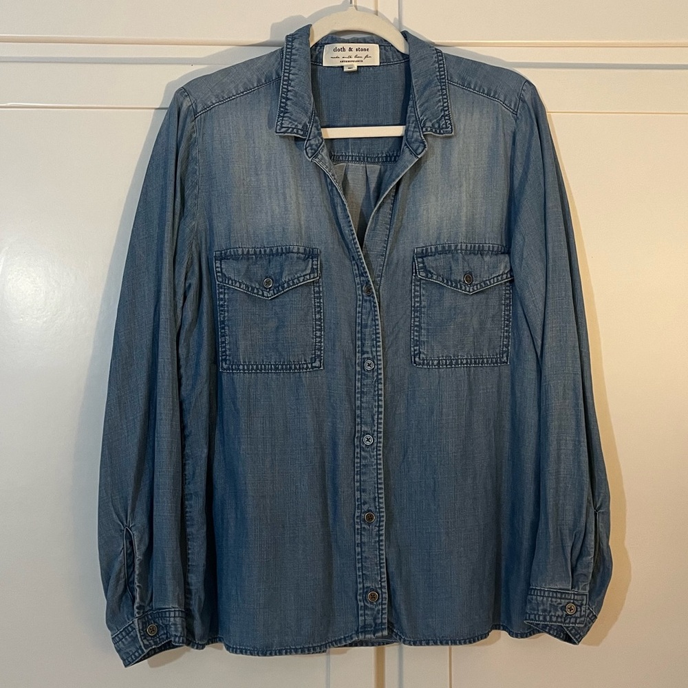 Anthropologie Cloth & Stone Blue Chambray Denim Style Button Down Top Blouse